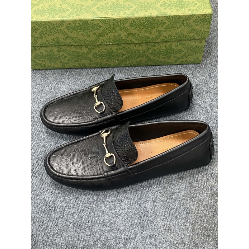 G*u*i leather shoes